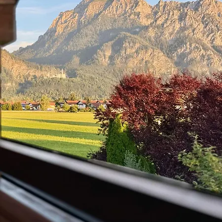 Koeniglicher Schloss- Und Alpenblick